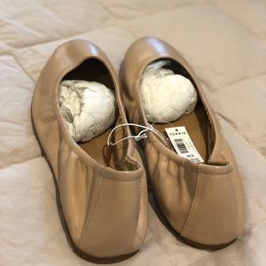 Torrid 10.5W nude scrunch leather flat NEVER WORN